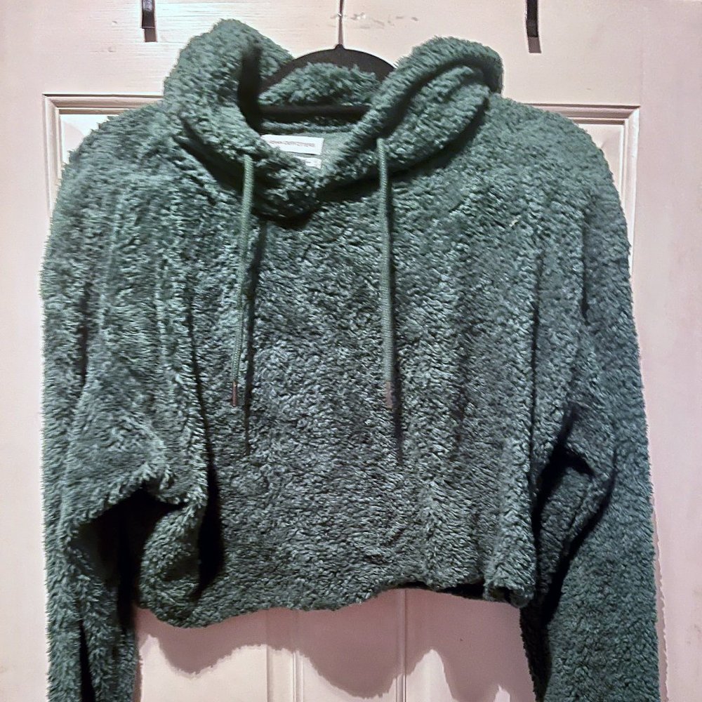 UO Fuzzy green cropped hoodie